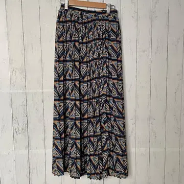 ZAMPA 기하학 패턴 플리츠 맥시 스커트 M 사이즈 허리밴딩