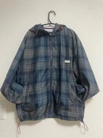 체크 무늬 후드 부착 마운틴 파카