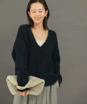 어반리서치 로쏘 ROSSO 알파카 혼방 V넥 헤어리 니트