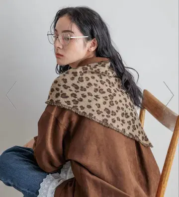 기모 삼각 스카프 로리즈팜