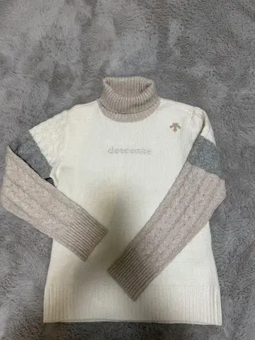 데상트 스웨터