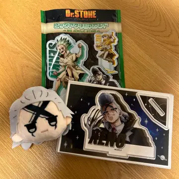 Dr.STONE XENO 아크릴 스탠드와 봉제 인형