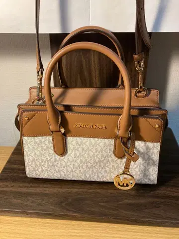 미사용급 MICHAEL KORS 토트백 베이지/화이트