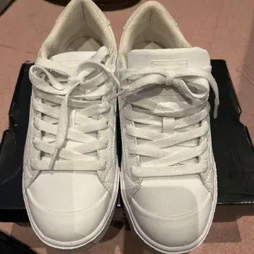 DC 화이트 통굽 스니커즈