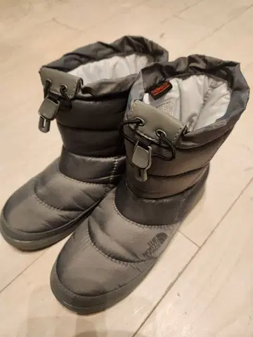 THE NORTH FACE 그레이 부츠