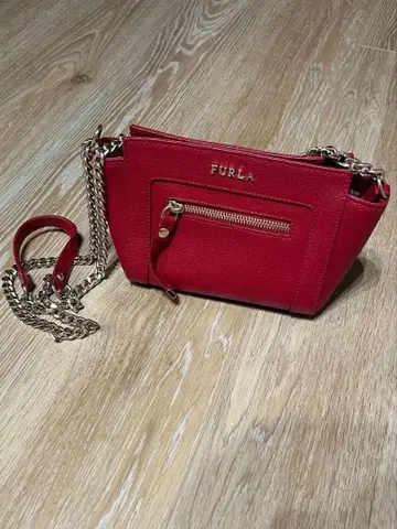 새상품급 FURLA 레드 숄더백