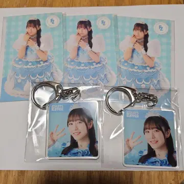 아크릴 키링과 사진 카드 세트