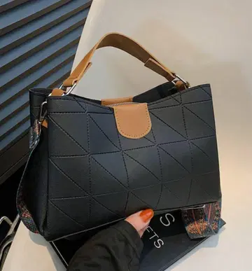 남은 1점 ZARA 장르 해외 브랜드 세련된 성인풍 숄더백 블랙