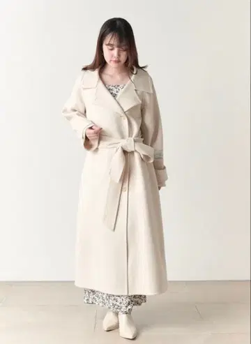 SNIDEL 우로코 캐시미어 스탠드 카라 코트 아이보리