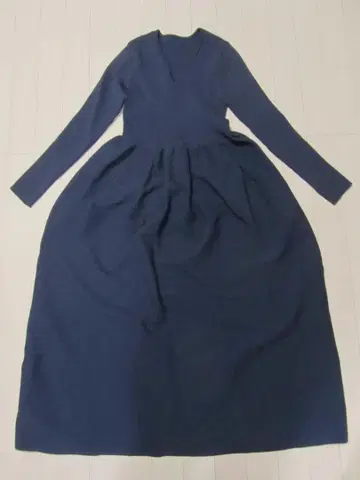 새상품급 ROSSO (로쏘) 스트레치 소재 풍성한 원피스 프리