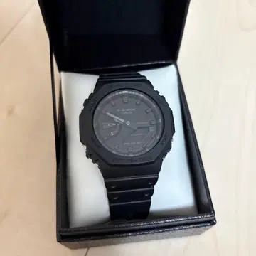G-SHOCK 블랙 손목시계 5611