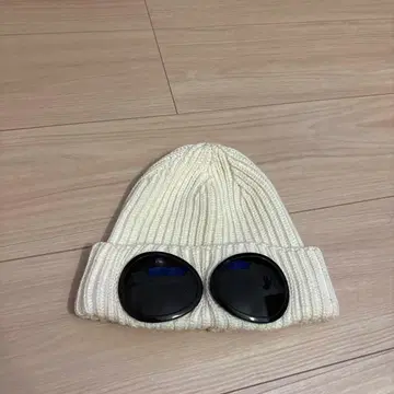 C.P. 컴퍼니 고글 니트 캡 화이트 CP 컴퍼니