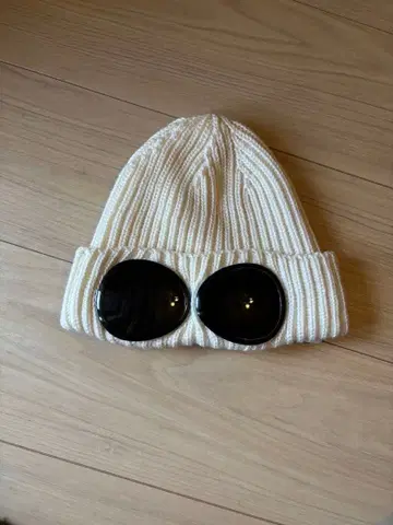 C.P. 컴퍼니 고글 니트 캡 화이트 CP 컴퍼니