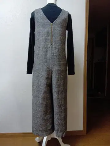 그레이 계열 체크 오버롤 V넥