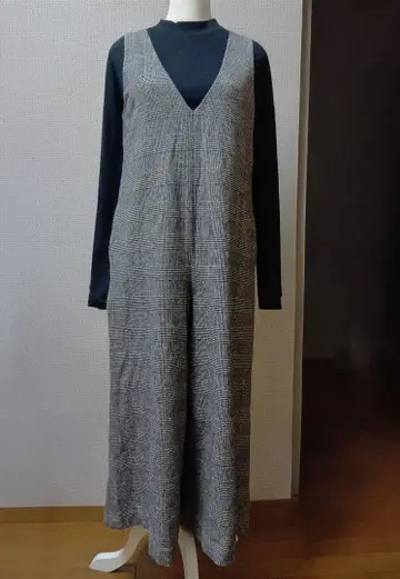 그레이 계열 체크 오버롤 V넥