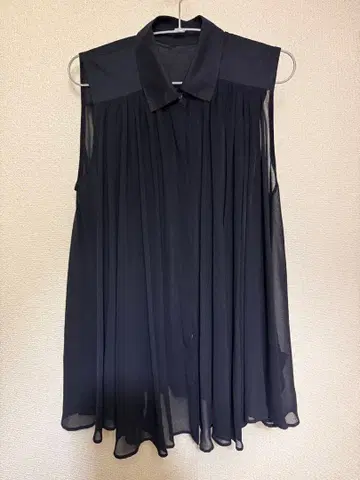 더블 스탠다드 클로징 슬리브리스 쉬폰 상의 네이비