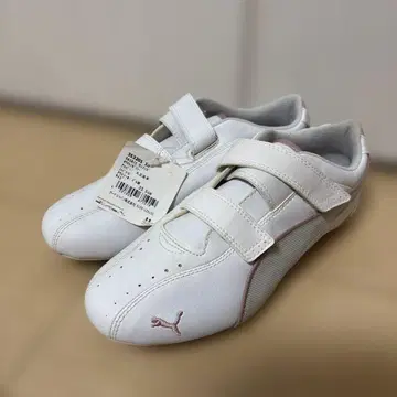 새상품 PUMA 화이트 스니커즈 23.5 Talulla Alt Wn