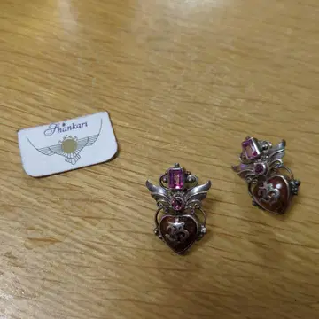 Shankari 하트형 귀걸이