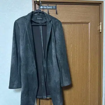 토네이도 마트 체스터 코트