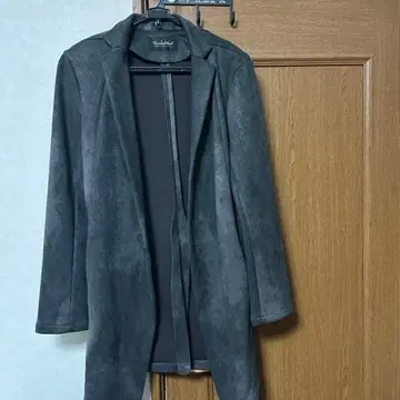 토네이도 마트 체스터 코트