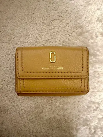 MARC JACOBS 베이지 3단 폴더형 지갑