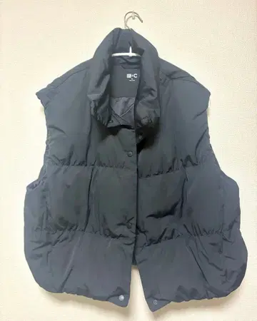 유니클로C 다운 크롭 베스트 09 블랙 XL 사이즈