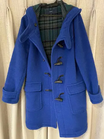 파란색 후드 부착 더플 코트