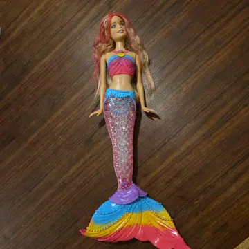 인어 디자인의 바비 인형