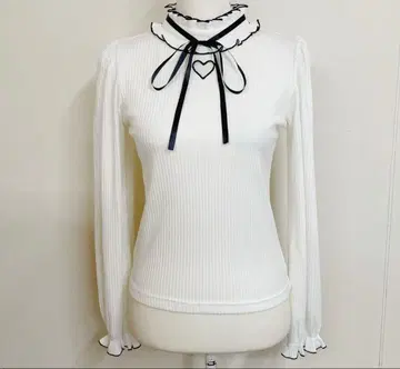 MARS 하트 컷아웃 골지 상의 화이트