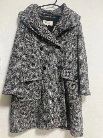 그레이 계열 체크 더블 브레스트 코트