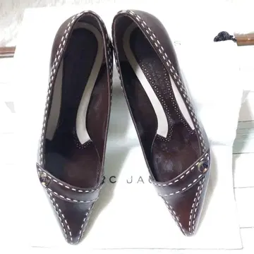 마크제이콥스 다크 브라운 스틸레토 펌프스