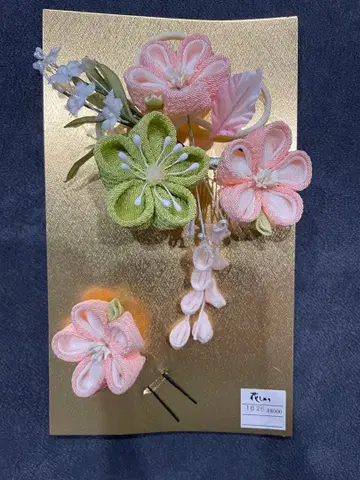 꽃 모티브의 일본 의류 머리 장식