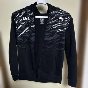 UFC 블랙 집업 후드티
