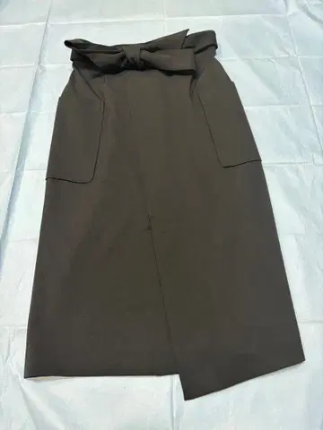 [미사용] SHIPS 블랙 타이트 스커트 슬릿 포함