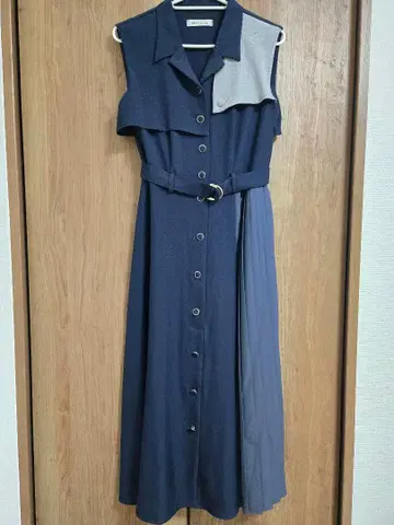 레이디 아젤(READYAZEL) 배색 슬리브리스 원피스 네이비