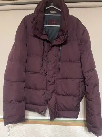 버건디 다운 자켓 후드 부착