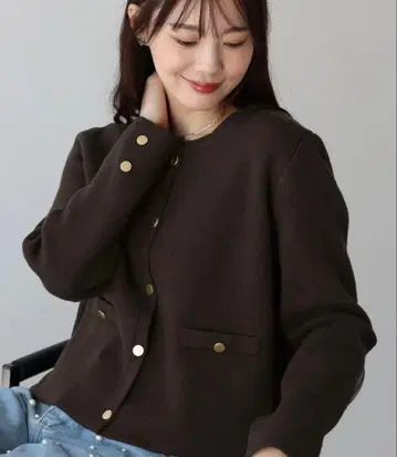 [ BLUEEAST ] 골드 버튼 노카라 니트 자켓 브라운