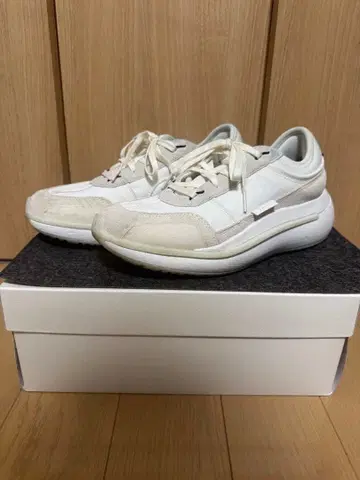 Y-3 화이트 스니커즈 Ajatu