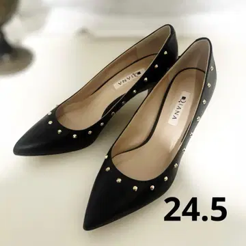 [컨디션 최상] 다이애나 블랙 스터드 스틸레토 펌프스 24.5