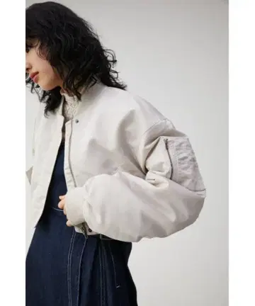 AZUL BY MOUSSY 라이트 베이지 점퍼 블루종 MA-1