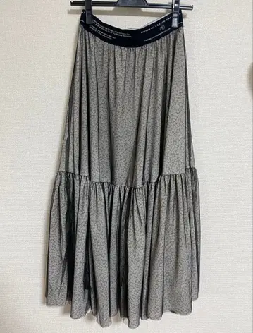 MAISON MAVERICK PRESENTS 블랙 꽃무늬 스커트