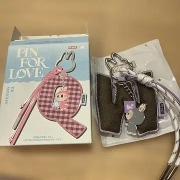 POP MART Q Letter Pendant 스트랩