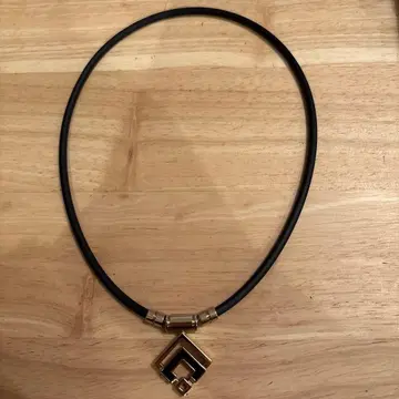 코란토츠테 목걸이