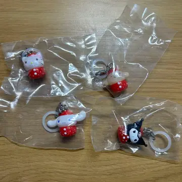 산리오 딸기 메지루시 액세서리 4점