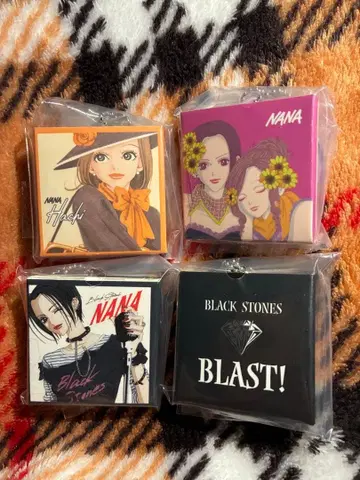 NANA 캡슐 토이 아크릴 참 4종 세트