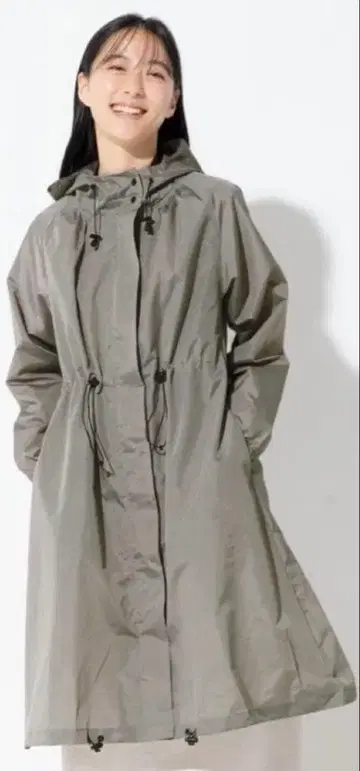 W by Wpc. 그레이 레인코트 수납 파우치 포함