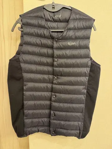 SLDO. 블랙 다운 베스트