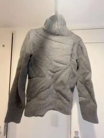 EFFE BEAMS 그레이 그린 터틀넥 니트