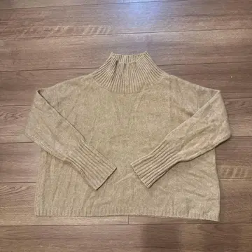 멜베유 아쉬 베이지 하이넥 니트 스웨터