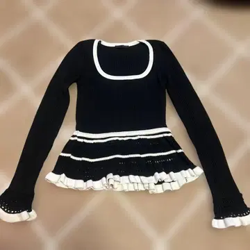 ZARA 프릴 긴팔 상의 블랙/화이트